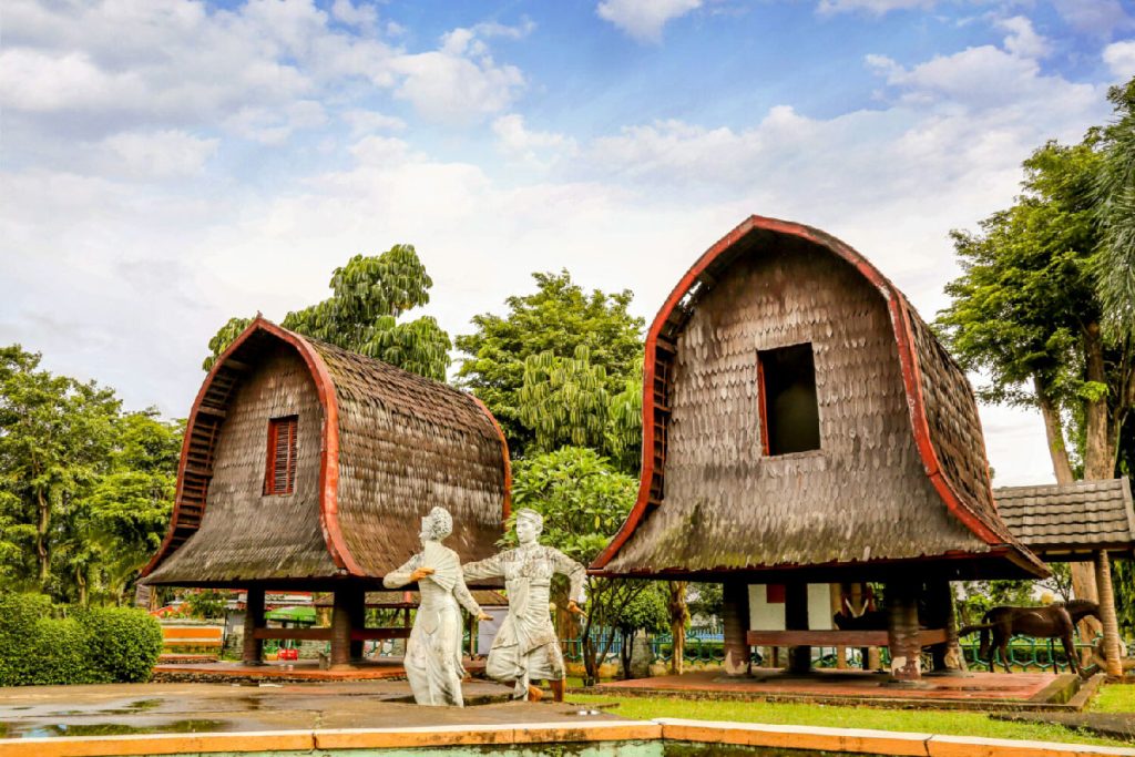 Rumah Adat Cot Paleue